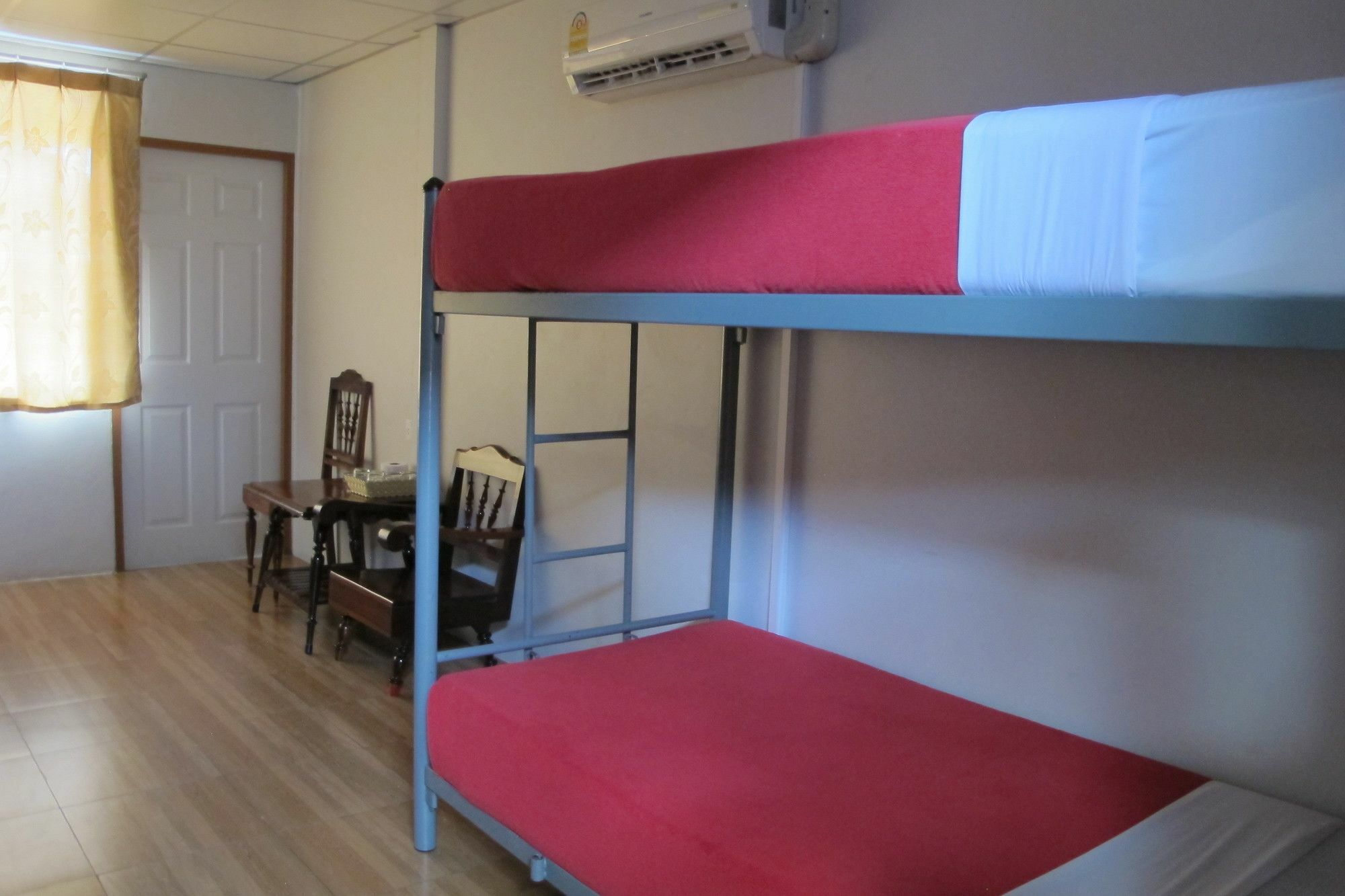 Samchai Hotel 시 라차 외부 사진