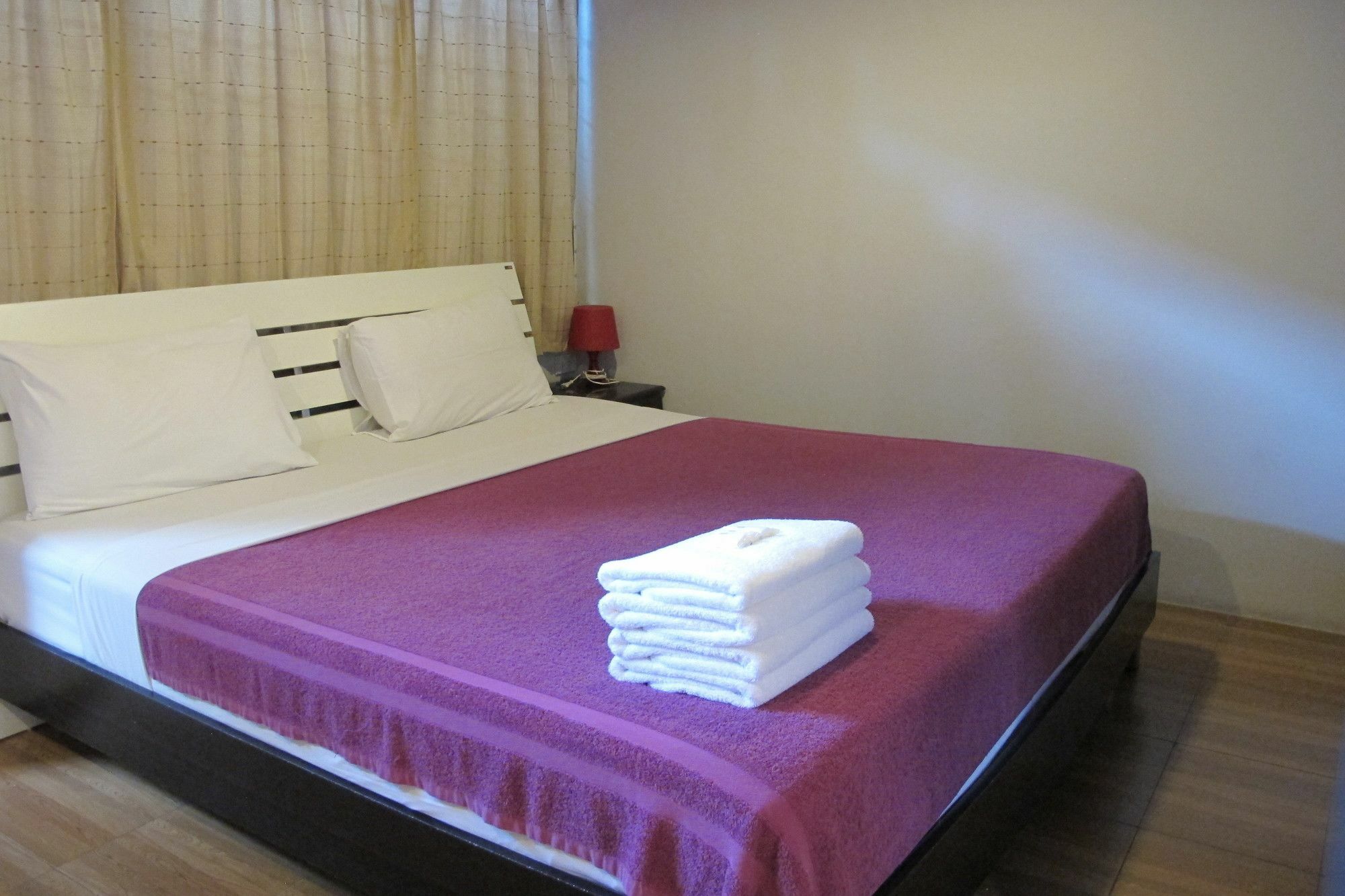 Samchai Hotel 시 라차 외부 사진