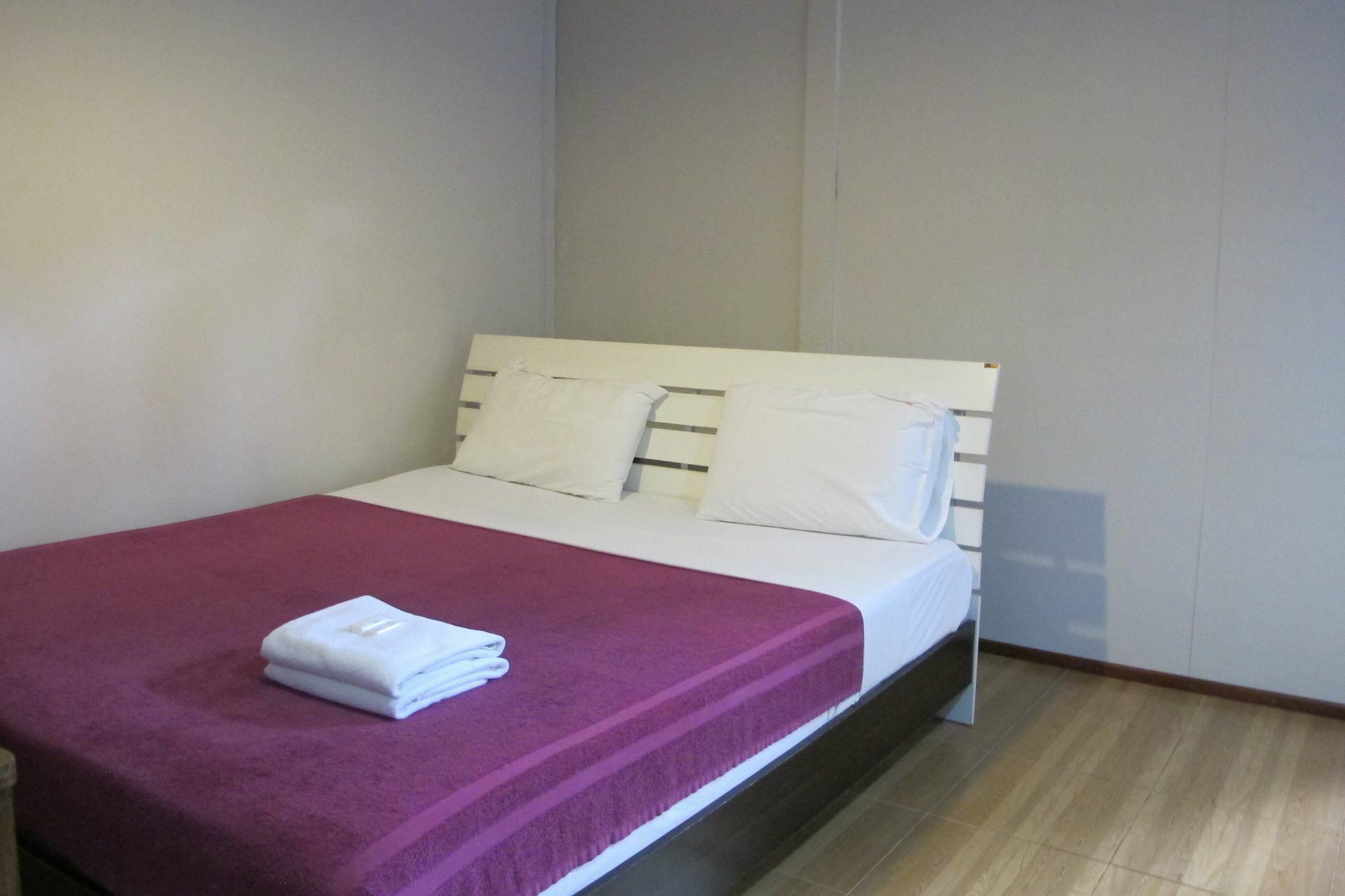 Samchai Hotel 시 라차 외부 사진