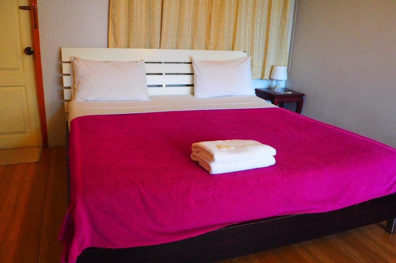 Samchai Hotel 시 라차 외부 사진