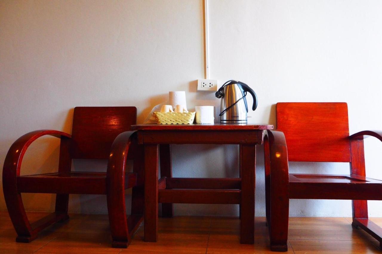 Samchai Hotel 시 라차 외부 사진