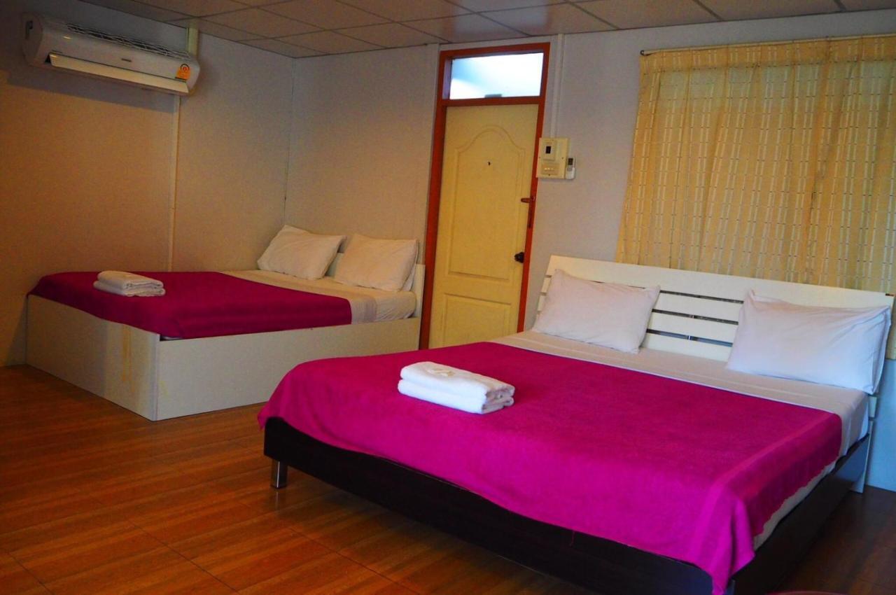 Samchai Hotel 시 라차 외부 사진