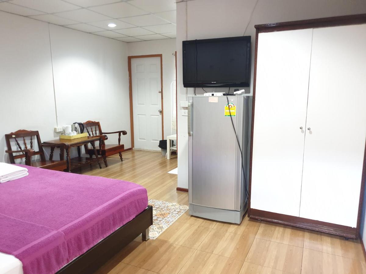 Samchai Hotel 시 라차 외부 사진