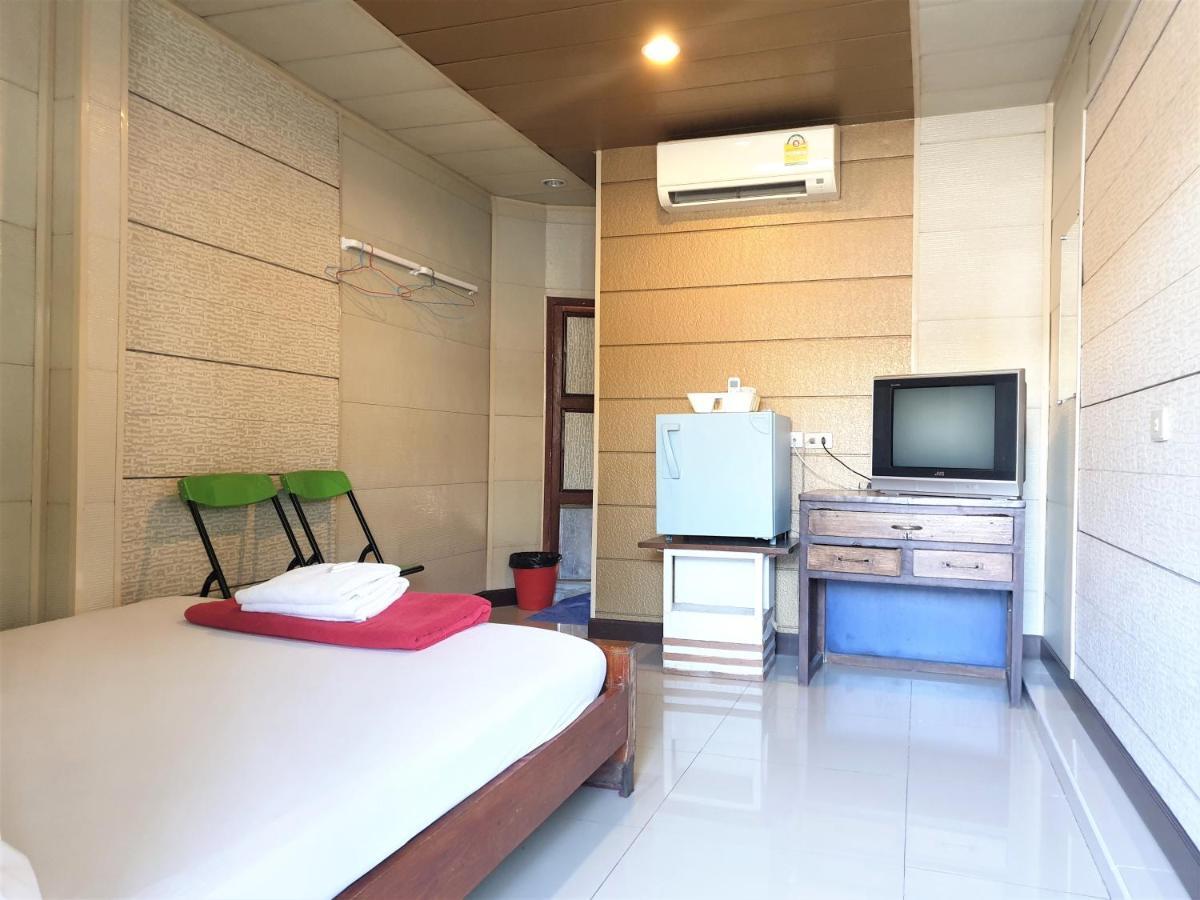 Samchai Hotel 시 라차 외부 사진